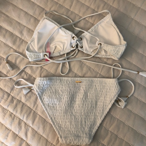 Victorias Secret Bikini - Picture 2 of 4